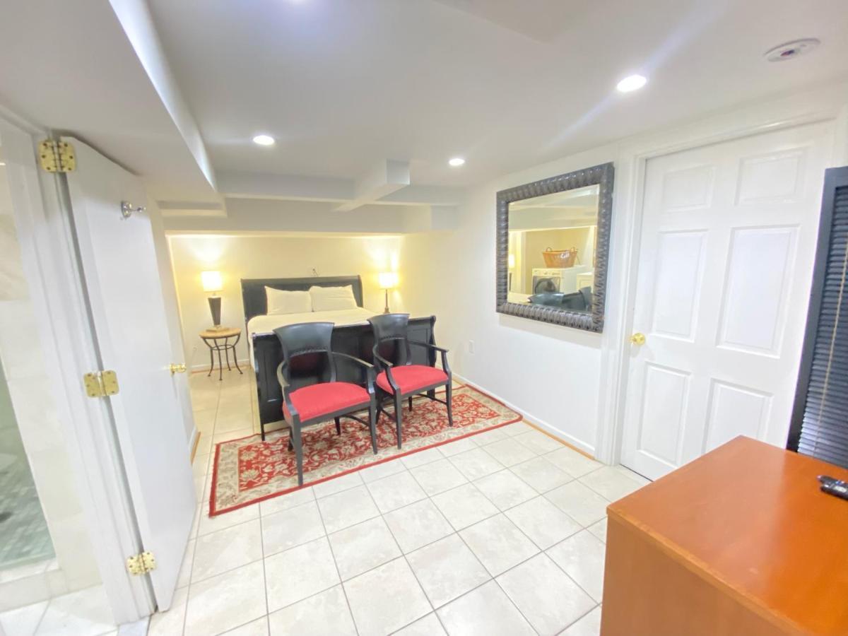 Comfy Basement Home 2 Bdrm1Den 3Queen Beds Washington Bagian luar foto