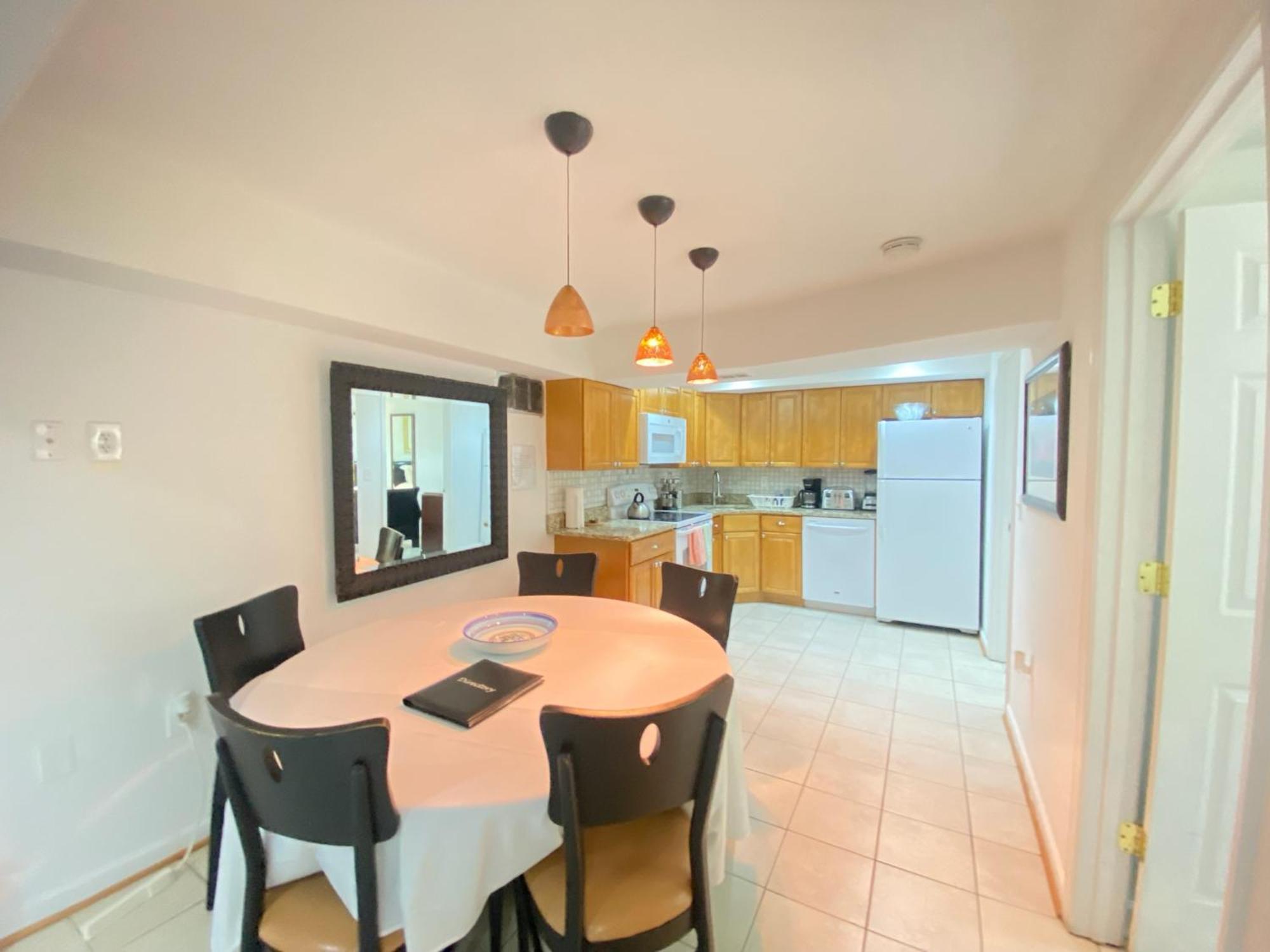 Comfy Basement Home 2 Bdrm1Den 3Queen Beds Washington Bagian luar foto